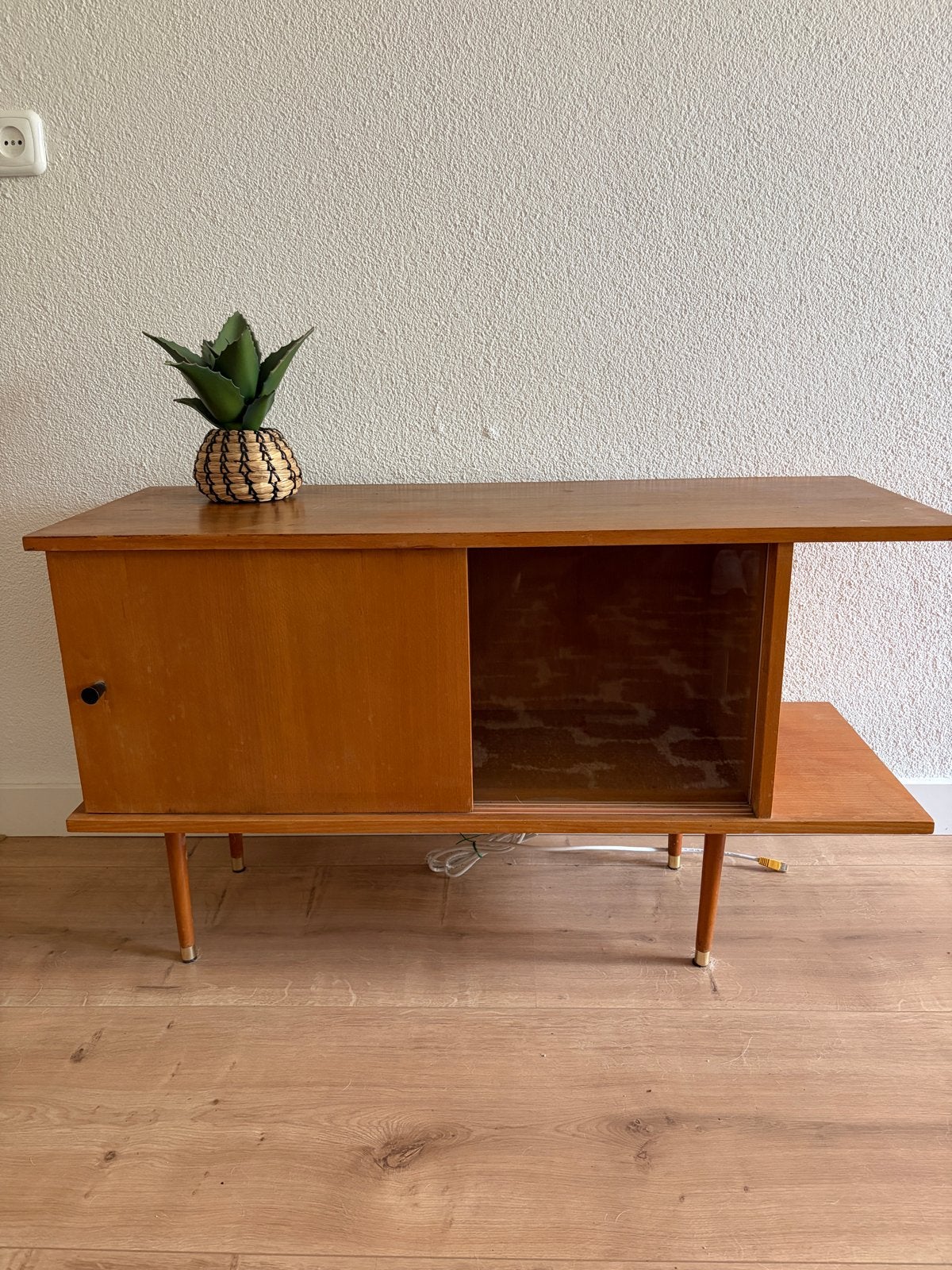 Vintage houten dressoir met schuifdeuren, Ophalen