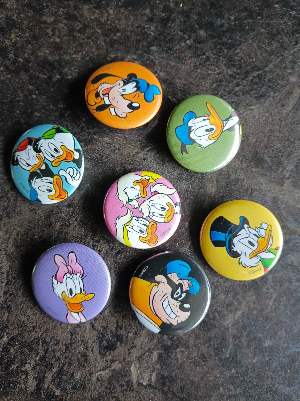 7 Disney Buttons: Donald Duck, Katrien, Goofy en meer, Verzamelen, Ophalen of Verzenden