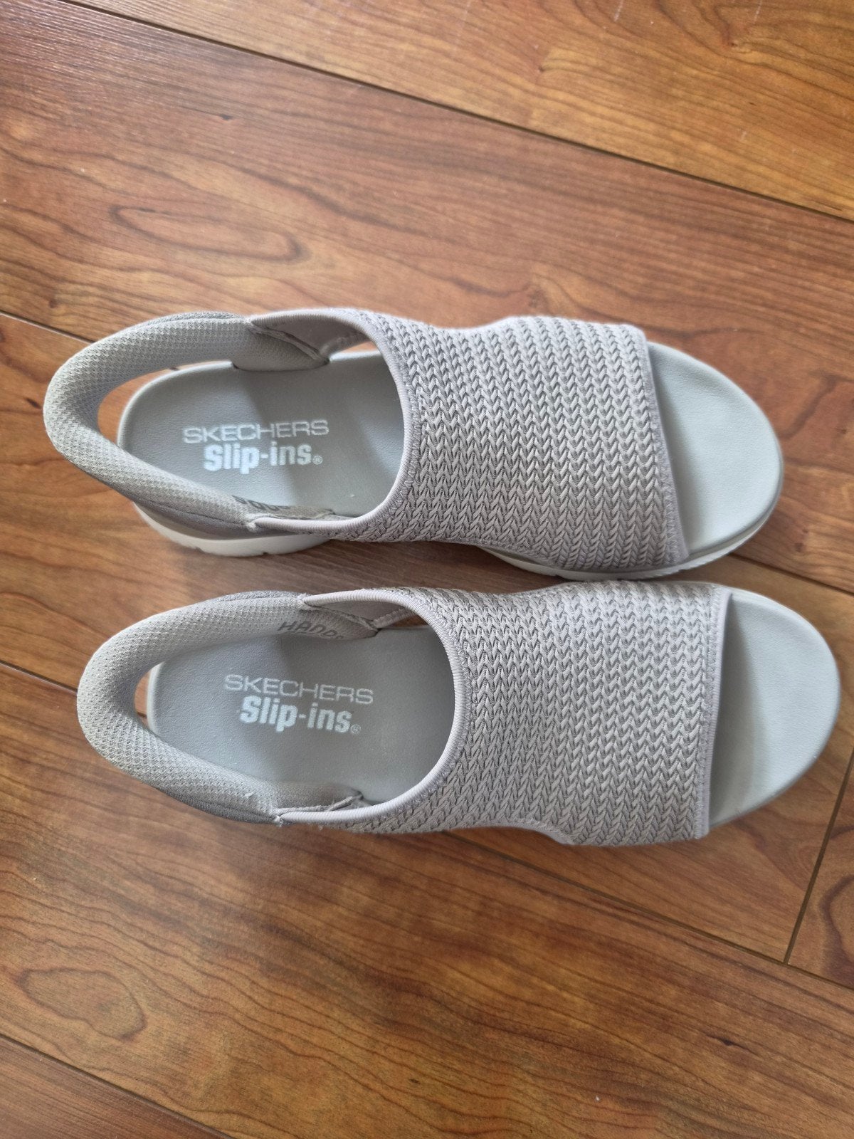 Skechers Slip-ins Damessandaal Maat 39 - Zo goed als nieuw, Skechers, Beige, Zo goed als nieuw, Sandalen of Muiltjes