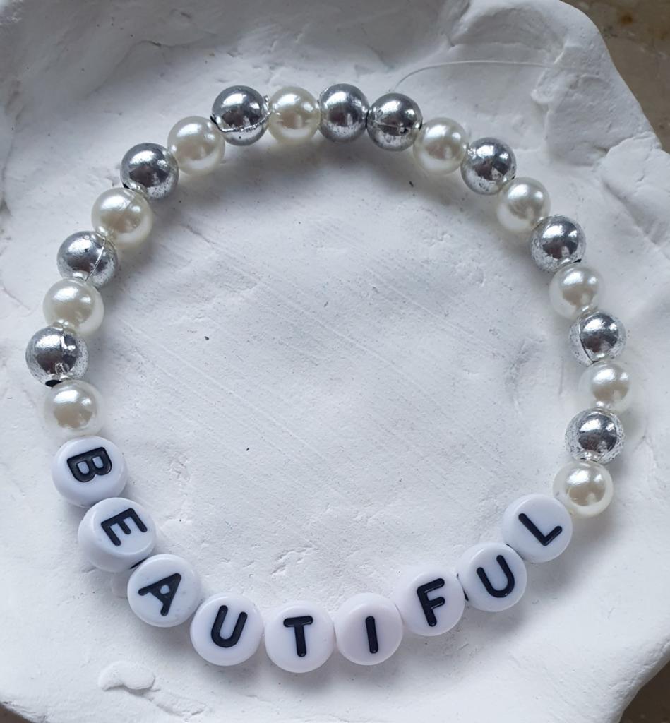 Zelf gemaakte armbandjes Per stuk 1 euro, Sieraden, Tassen en Uiterlijk, Armbanden, Overige kleuren, Nieuw, Ophalen of Verzenden