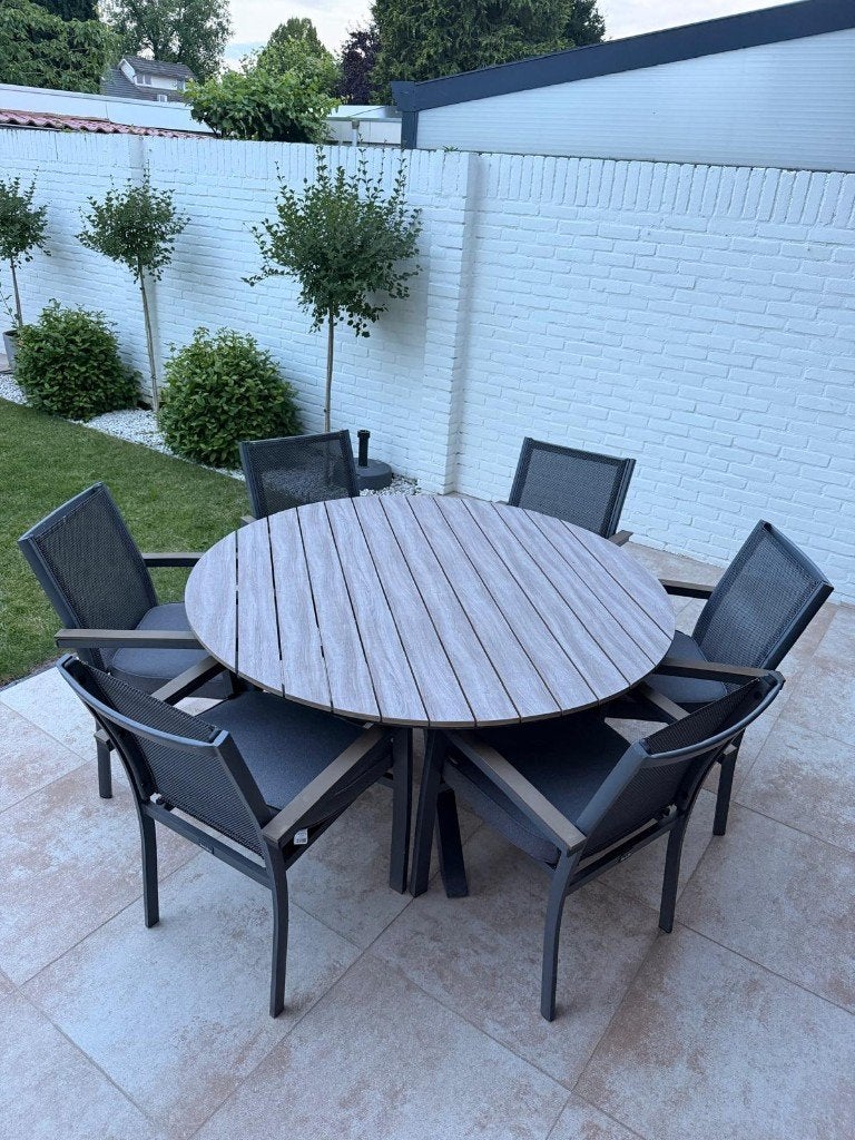 Tuintafel met stoelen. 1 jaar oud, Tuin en Terras, Ophalen, Zo goed als nieuw, Rond, Kunststof
