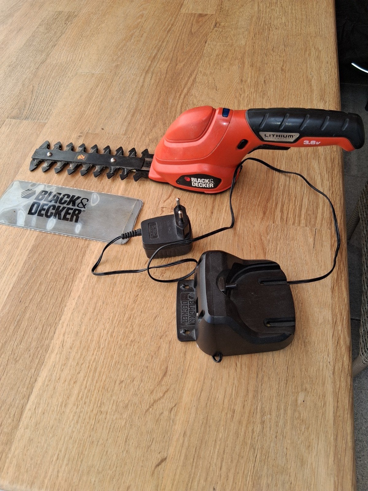 Te koop buxus schaar, Ophalen, Gebruikt, Accu, Black and Decker