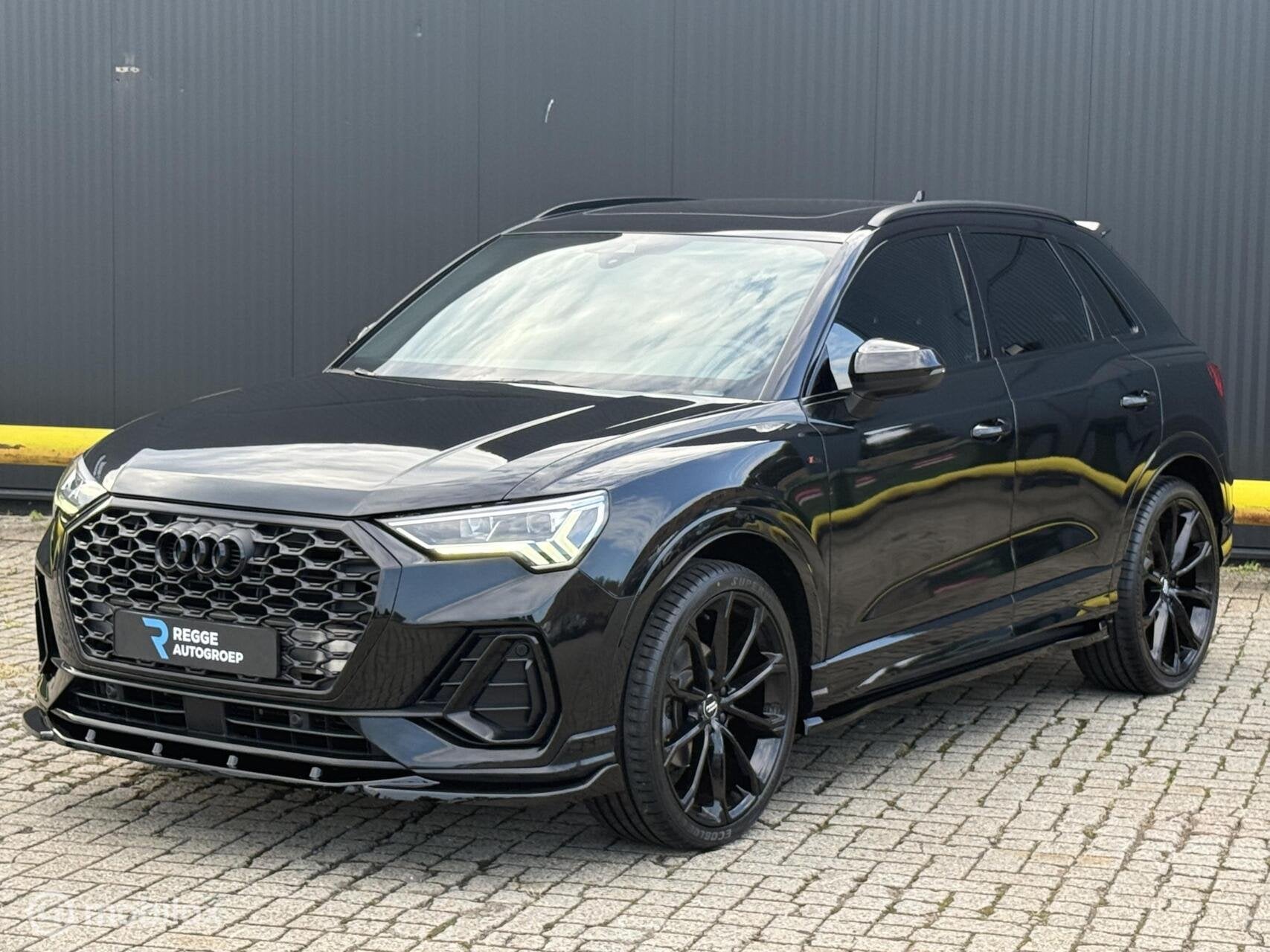 Audi Q3 35 TFSI S-Line RSQ3 Uitvoering | PANORAMADAK, 15 km/l, 4 cilinders, 150 pk, Bedrijf