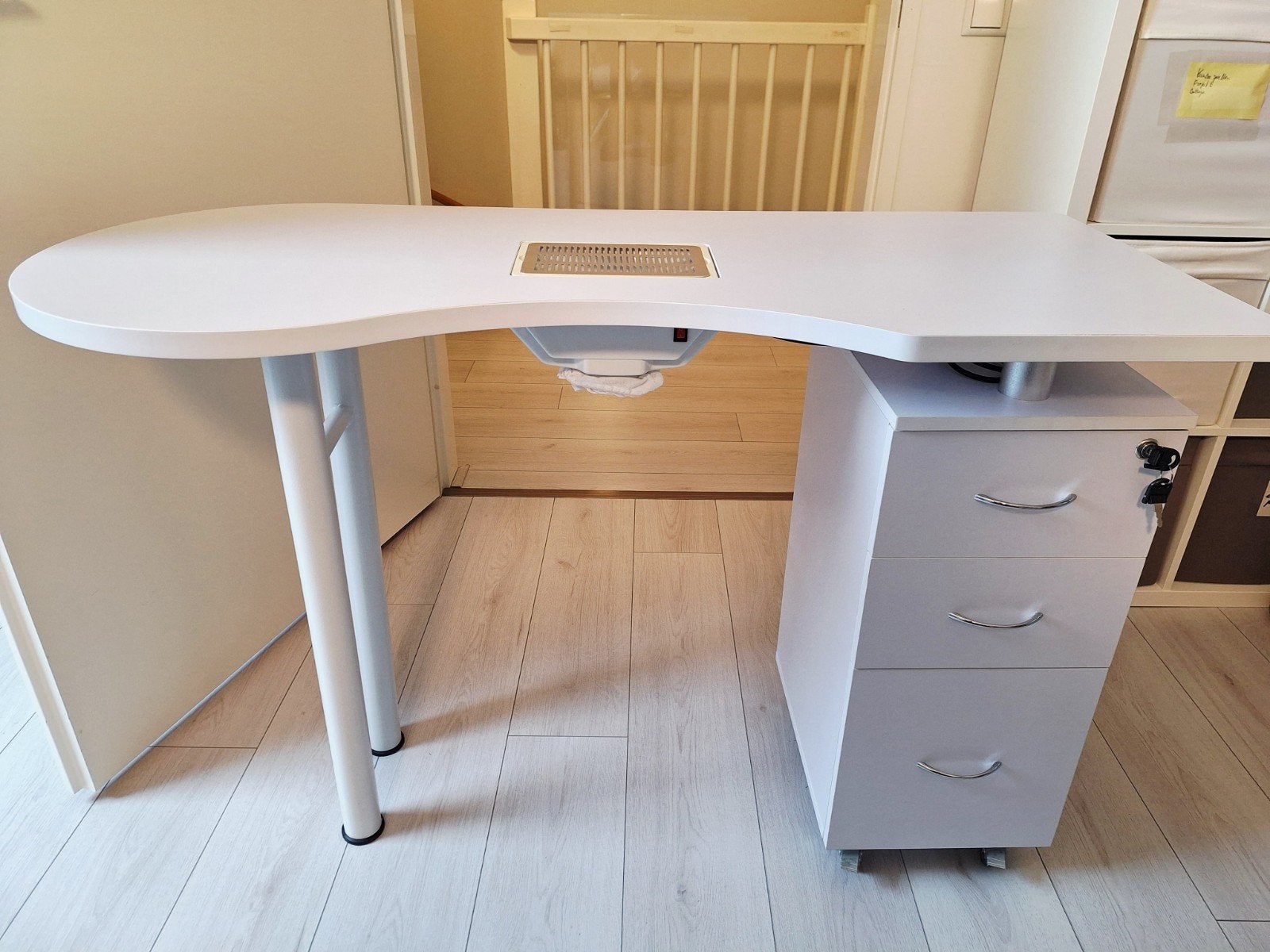 Manicure tafel met ladeblok en draaibare bureaustoel, Ophalen, Zo goed als nieuw, Wit, Handen en Nagels