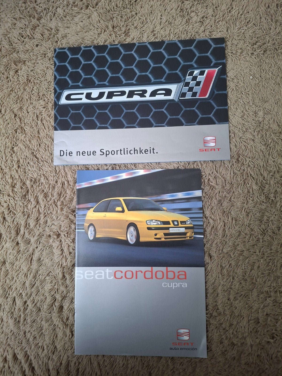 2x autofolder Seat Cordoba Cupra, Verzenden, Zo goed als nieuw, Overige merken