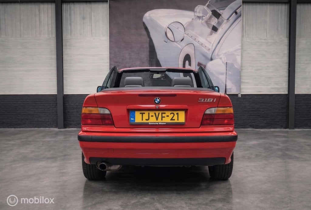 BMW 3-serie Cabrio 318i Comfort, Auto's, 1345 kg, Achterwielaandrijving, Gebruikt, Zwart
