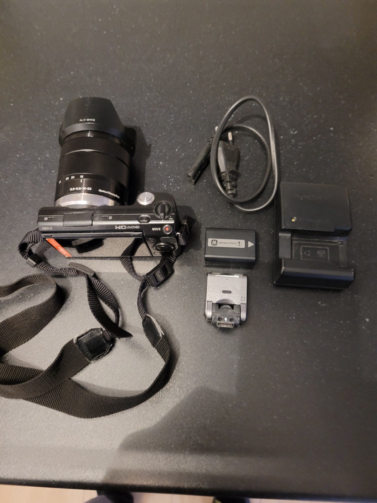 Sony NEX-5 Systeemcamera met 18-55mm lens en accessoires, 14 megapixels, Kantelbaar/draaibaar scherm, Ophalen of Verzenden, Zo goed als nieuw