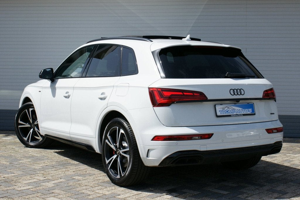 Audi Q5 55 TFSI e S-Line Competition|PANO|RS-LEER|LUCHTV.|B&, Automaat, Adaptive Cruise Control, Gebruikt, Zwart