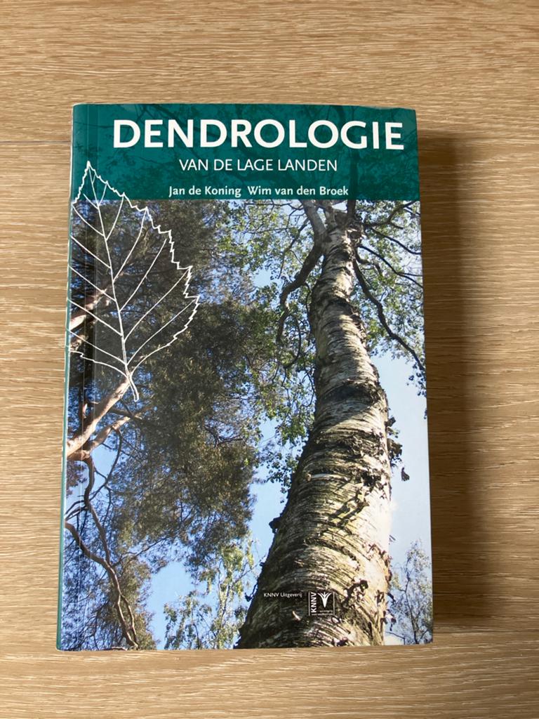 Dendrologie van de Lage Landen - Bomen en struiken, Boeken, Ophalen of Verzenden, Zo goed als nieuw, Bloemen, Planten en Bomen