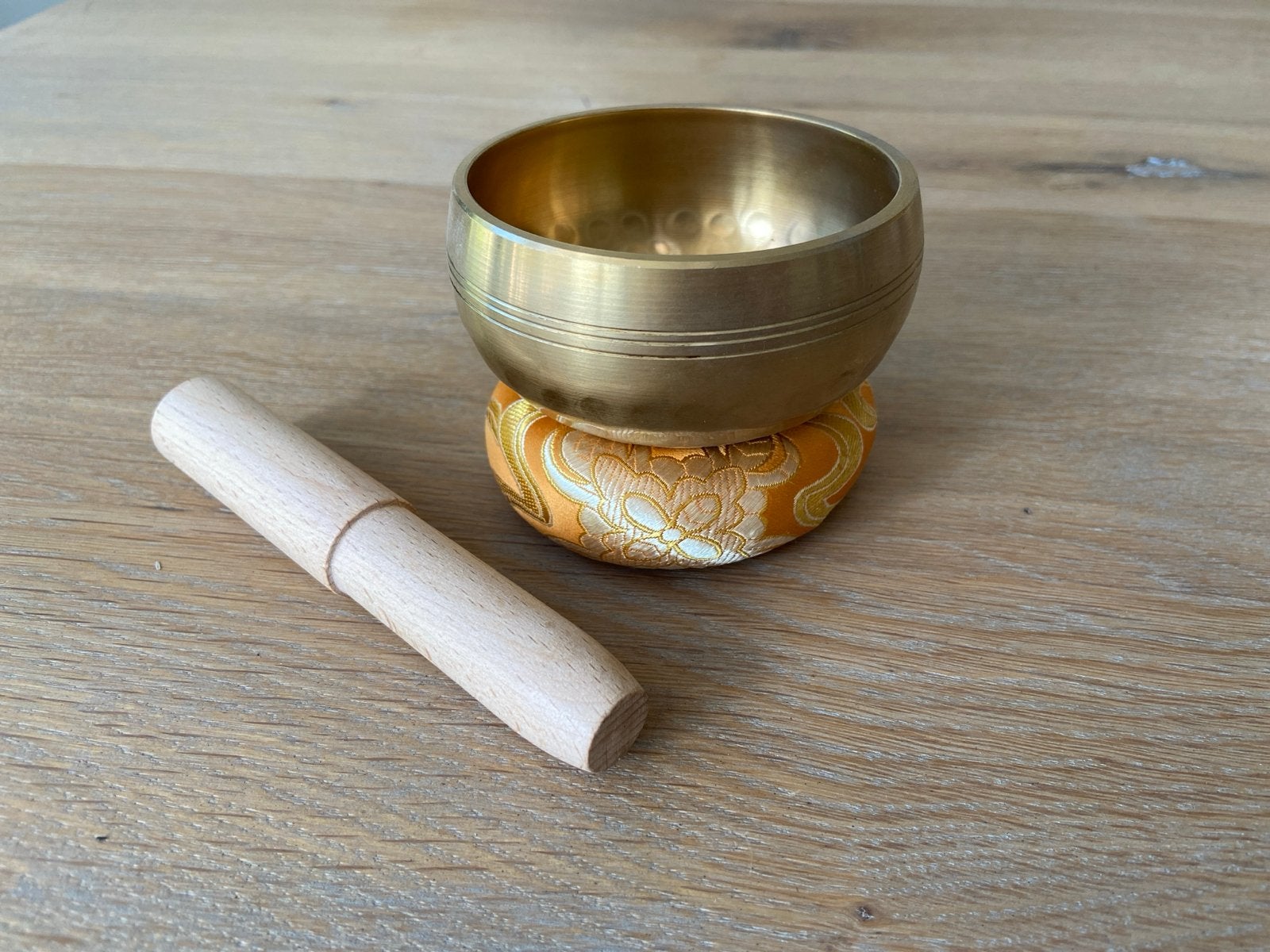 Kleine Tibetaanse klankschaal met klopper en kussen, Ophalen of Verzenden, Zo goed als nieuw, Yoga-accessoire