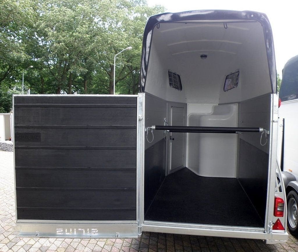Gezocht aluminium 1,5 paardstrailer met deur/klep combinatie, Ophalen of Verzenden