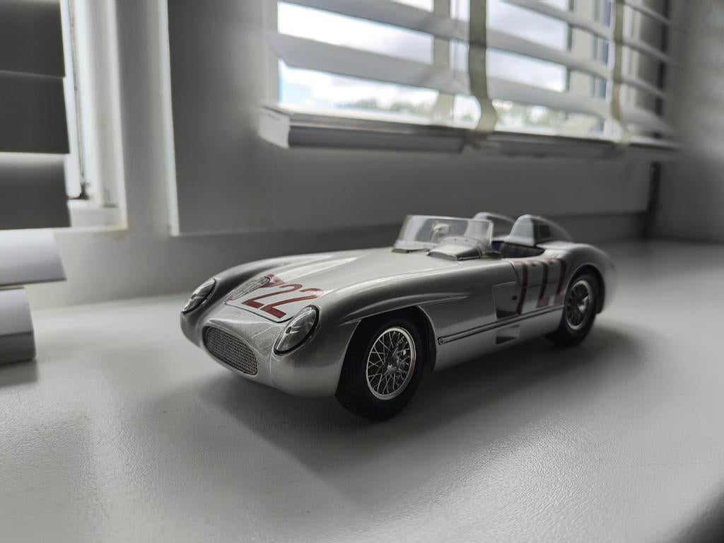 Mercedes-Benz 300 SLR - 1:18 Maisto, Ophalen, Zo goed als nieuw, Auto, Maisto