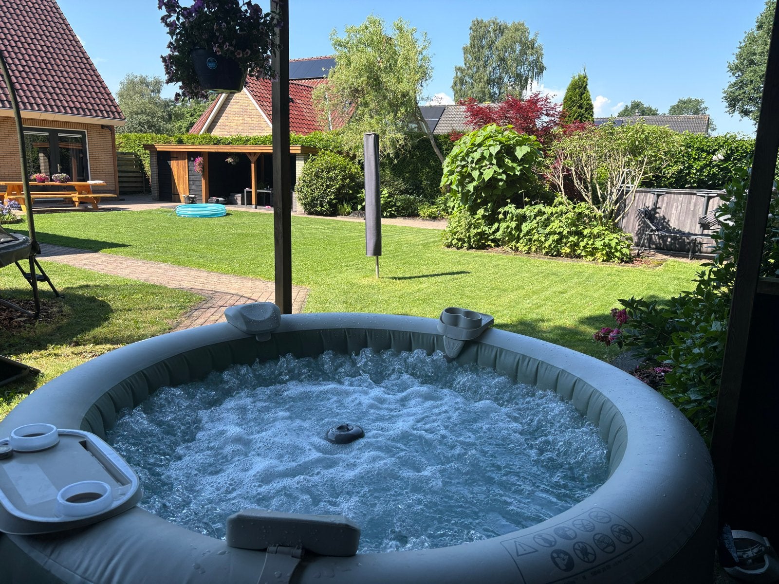 Intex Jacuzzi 4 persoons, Tuin en Terras, Bubbelbaden en Hottubs, Ophalen, Zo goed als nieuw, Afdekzeil, Opblaasbaar