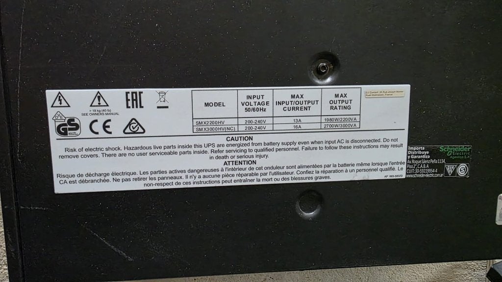 UPS - APC SMX2200HV + 2x SMX120BP + Netwerkkaart, Ophalen, Gebruikt, Schneider Electric Belgium nv/sa, Dieweg 3 1180, Brussels, Belgium
