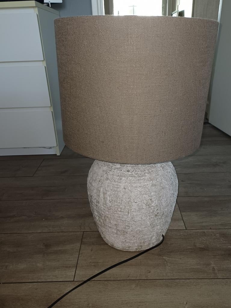 Mooie kruiklamp taupe kleur, Huis en Inrichting, Lampen | Tafellampen, Ophalen