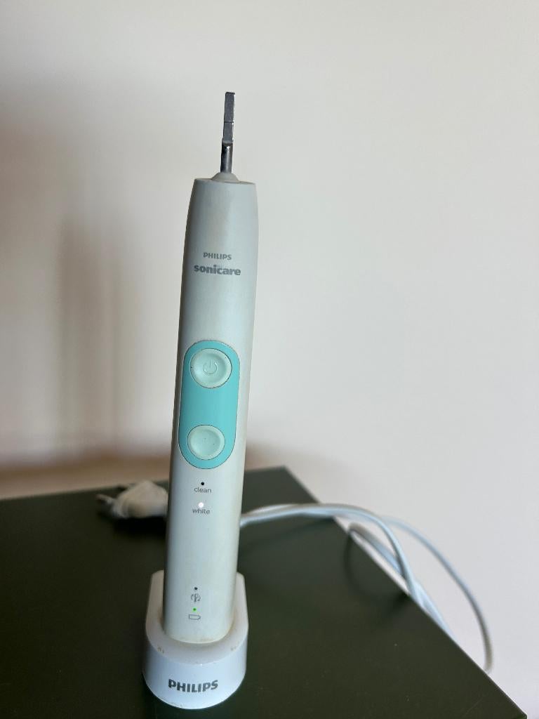 Philips Sonicare elektrische tandenborstel met reisetui, Sieraden, Tassen en Uiterlijk, Uiterlijk | Mondverzorging, Zo goed als nieuw