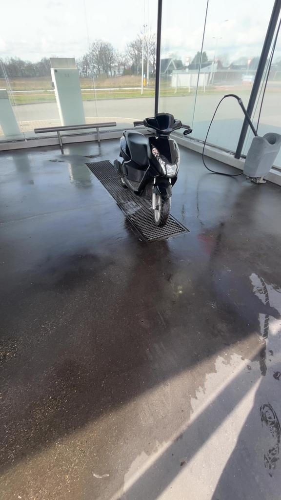 Peugeot Kisbee start niet, Fietsen en Brommers, Scooters | Peugeot, Ophalen, Overige modellen, Zo goed als nieuw, Benzine