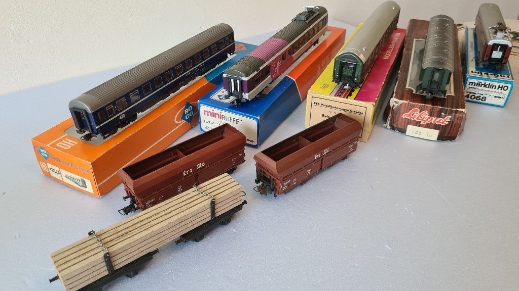Diverse Zwitserse en Duitse rijtuigen en wagons, Gebruikt, Gelijkstroom, Verzenden, Wagon