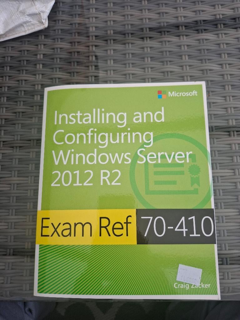 Boek exam ref 70-410 Installing and configuring, Ophalen of Verzenden, Beta, Zo goed als nieuw, HBO