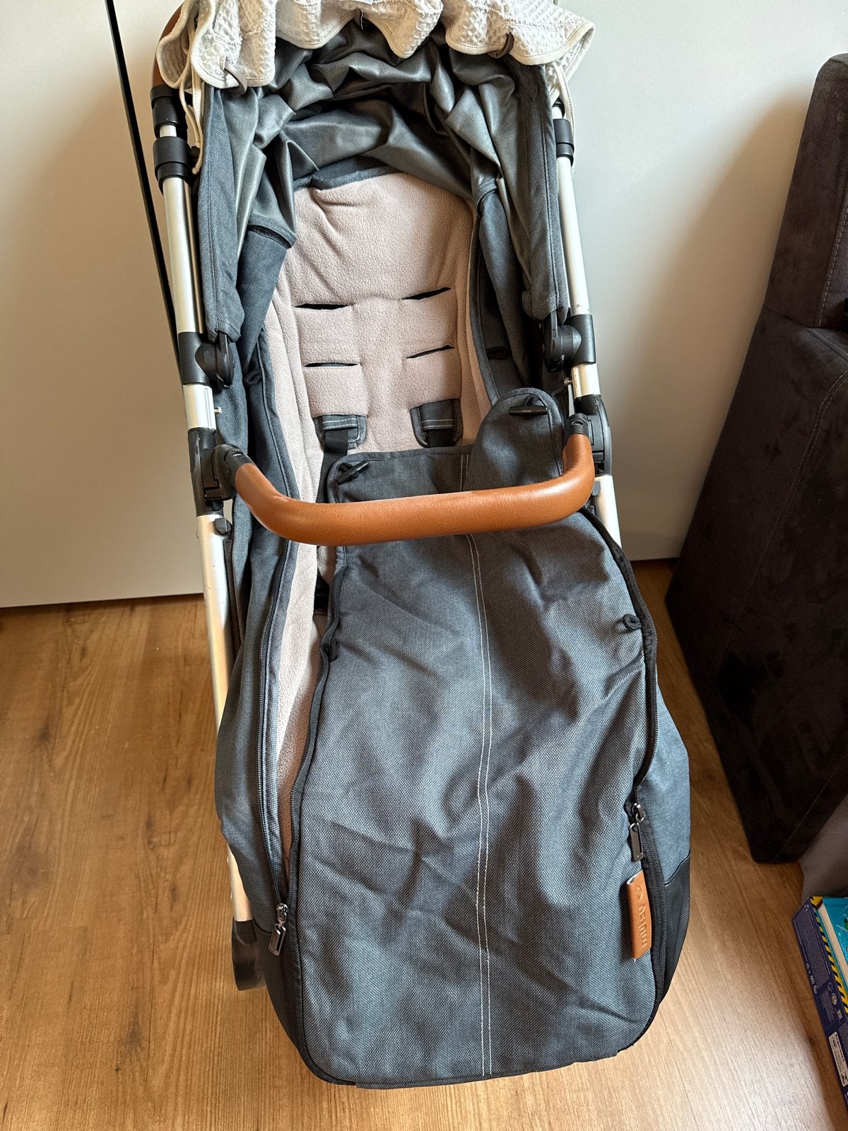 Mutsy Nexo Buggy met voetenzak, zonnescherm en bekerhouder, Gebruikt, Verstelbare duwstang, Mutsy, Ophalen
