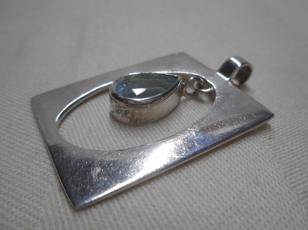 Zilveren vintage hanger met blauwe steen nr.566, Verzenden, Zo goed als nieuw, Zilver, Zilver