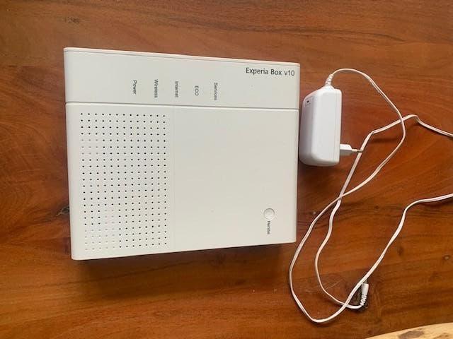 Experia box v10, Computers en Software, Routers en Modems, Ophalen, Gebruikt, Router met modem, KPN