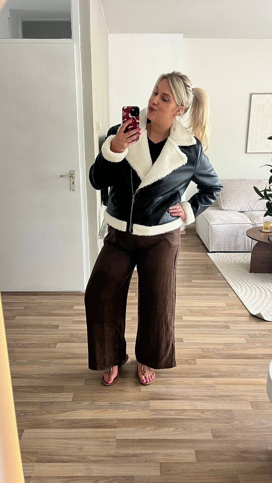 Zwart faux leather pilotenjack met wit imitatiebont/bikerjas, Ophalen of Verzenden, Zo goed als nieuw, Zwart