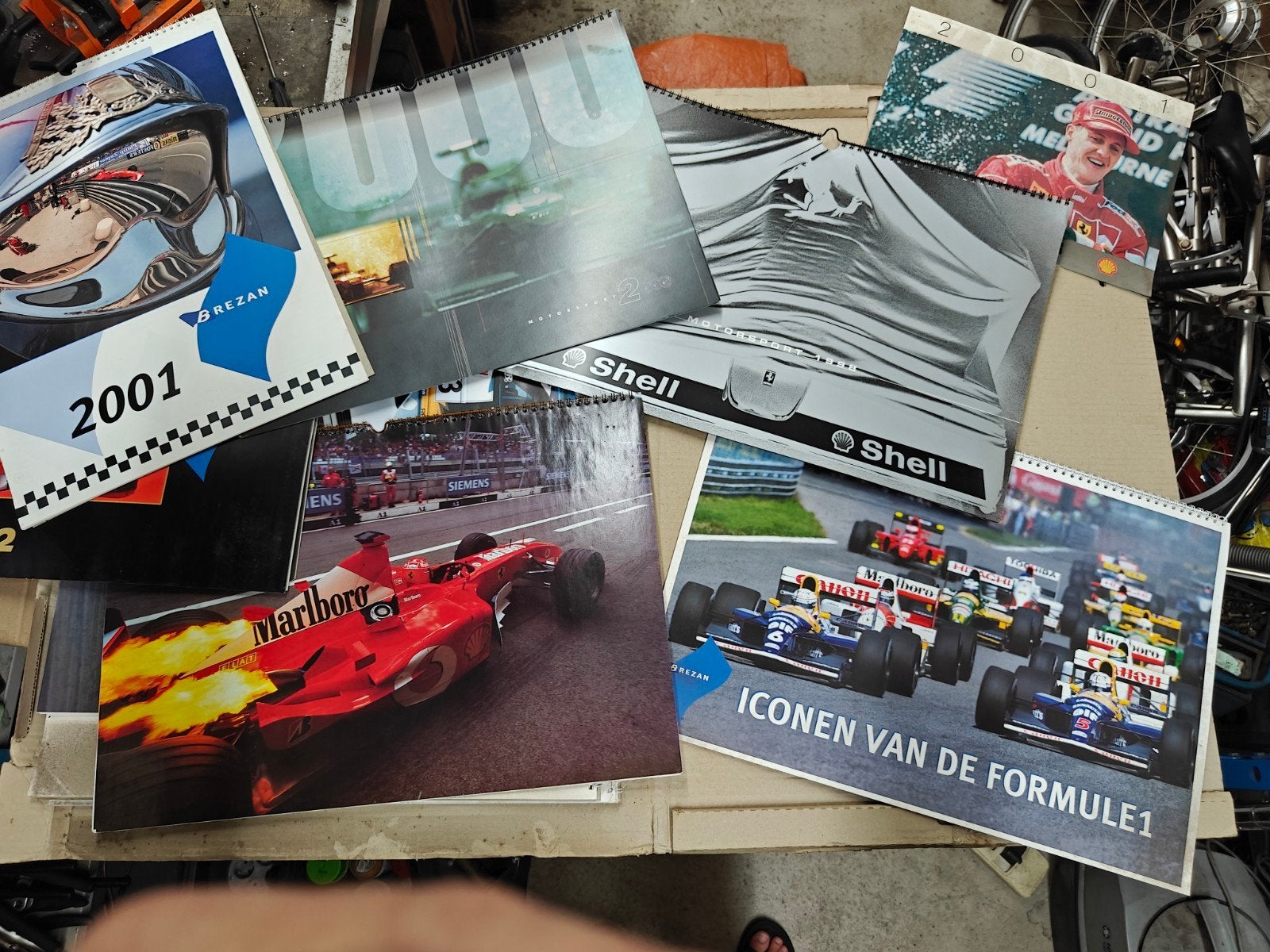 7 groot formaat formule 1 kalenders, Ophalen