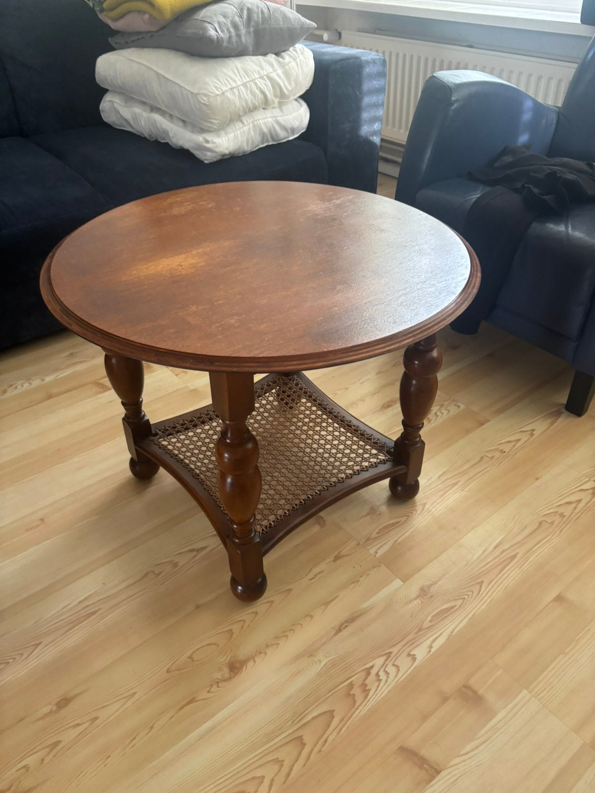 Vintage houten salontafel met rotan onderblad, Antiek en Kunst, Ophalen