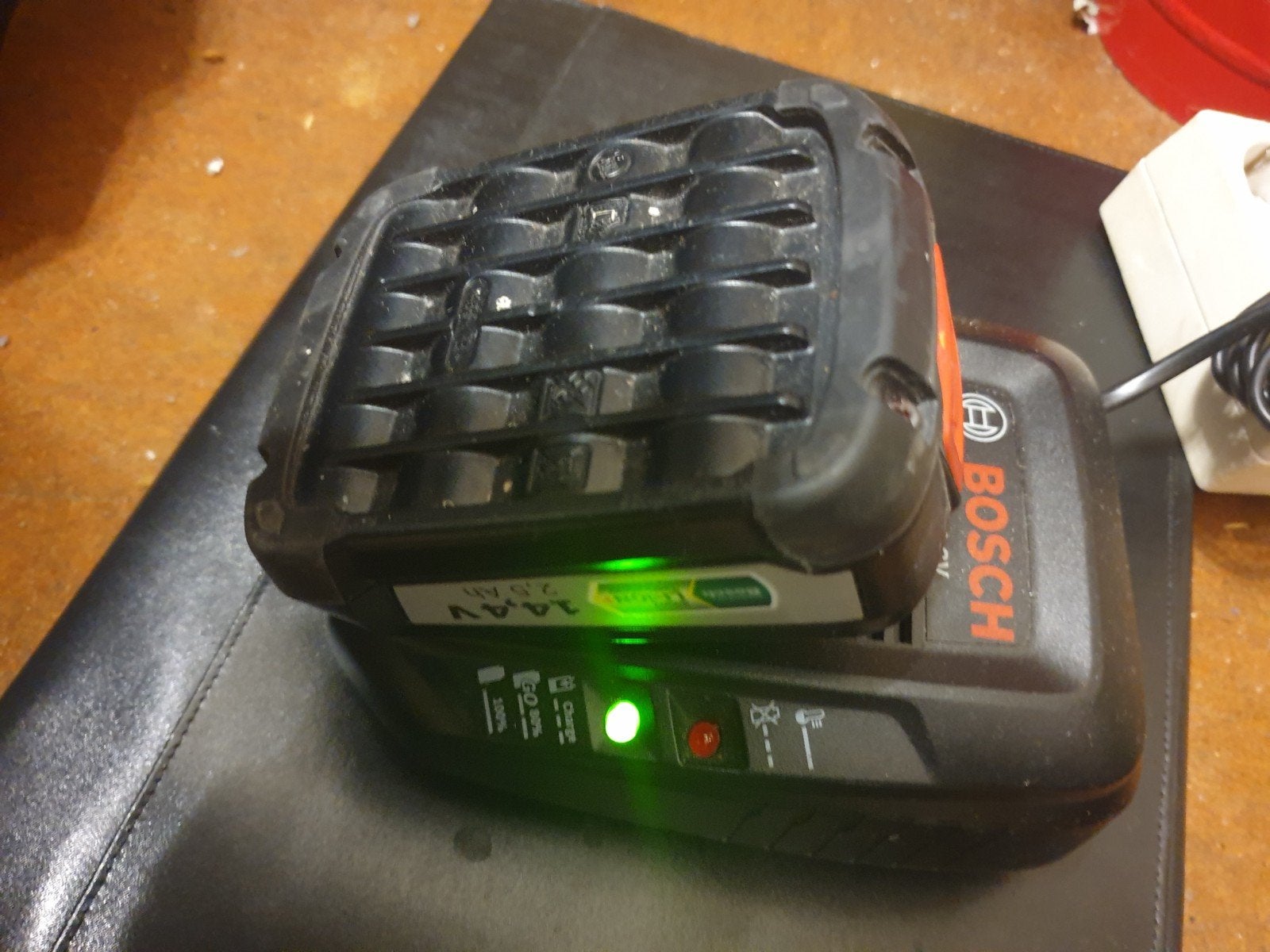 Bosch AL 1830 CV Oplader met 14.4V 2.5Ah Accu, Ophalen of Verzenden, Gebruikt, Overige typen