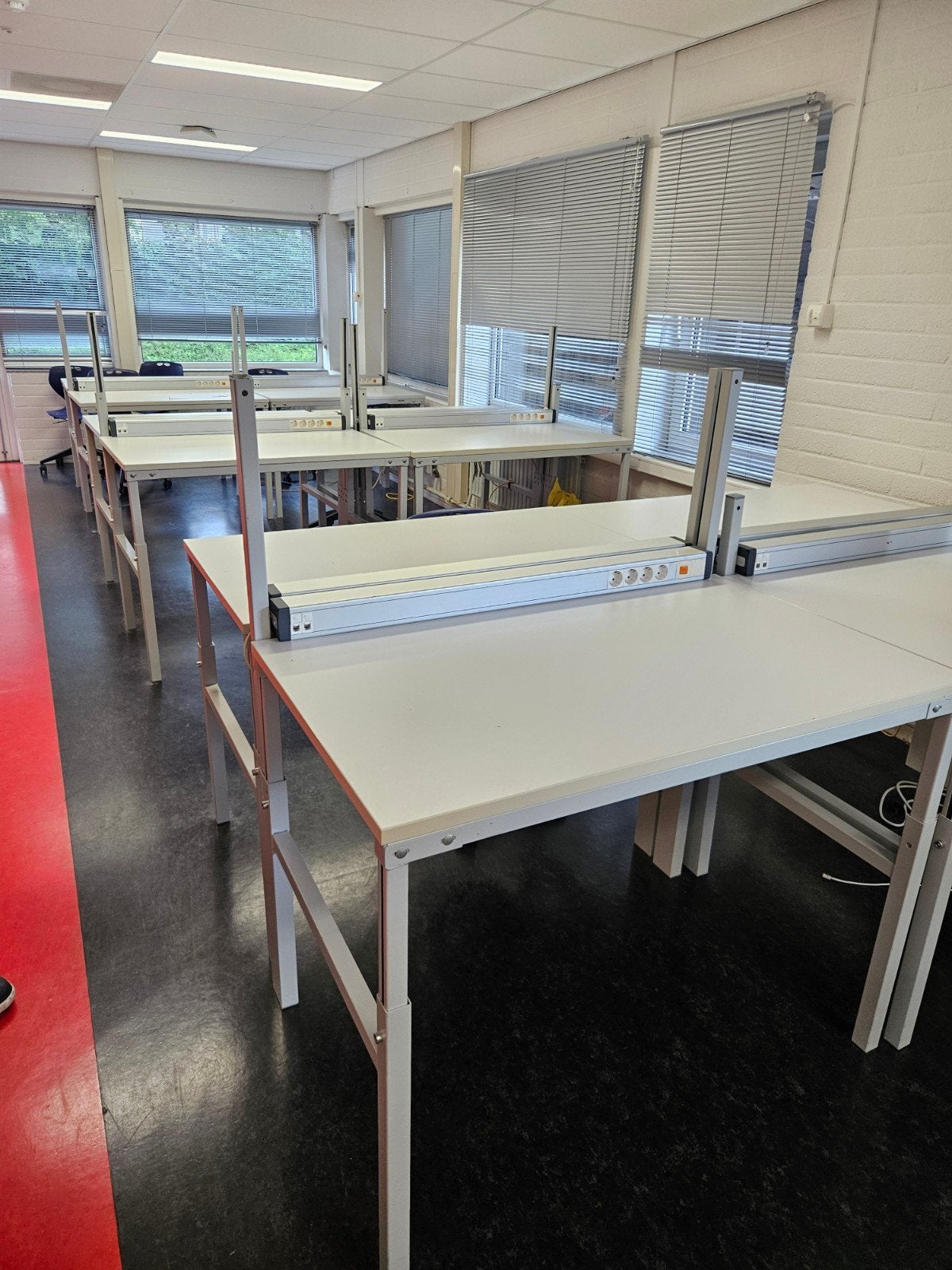 COMPUTER STA TAFEL - TRESTON, Ophalen, In hoogte verstelbaar, Gebruikt