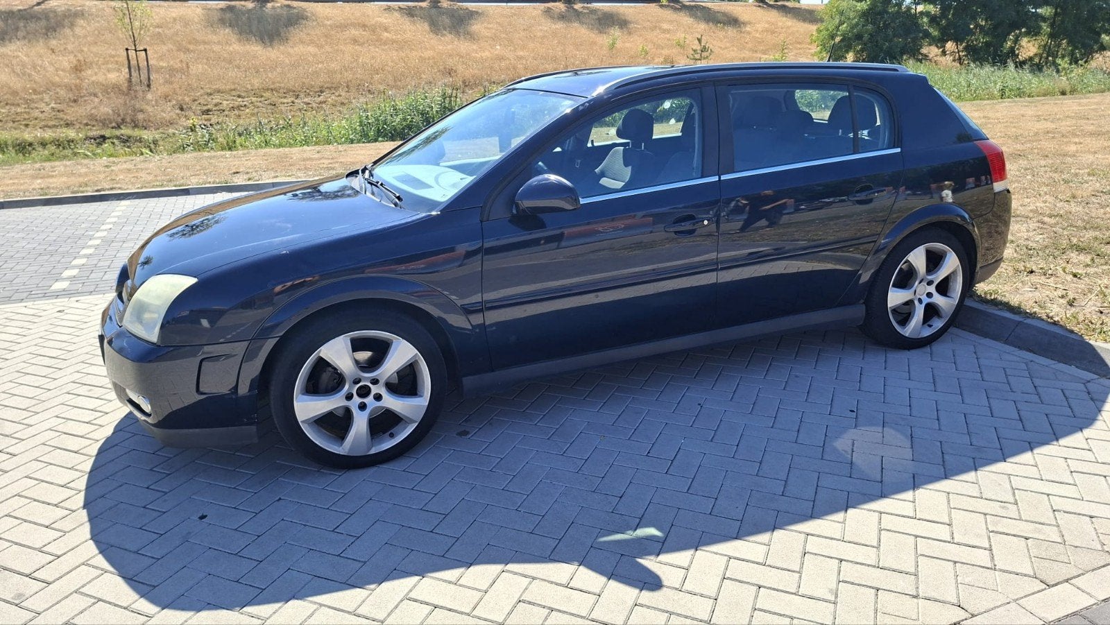 Opel Signum 2.2 16V AUT 2004 Blauw, Auto's, 4 cilinders, Blauw, 1600 kg, 84 €/maand