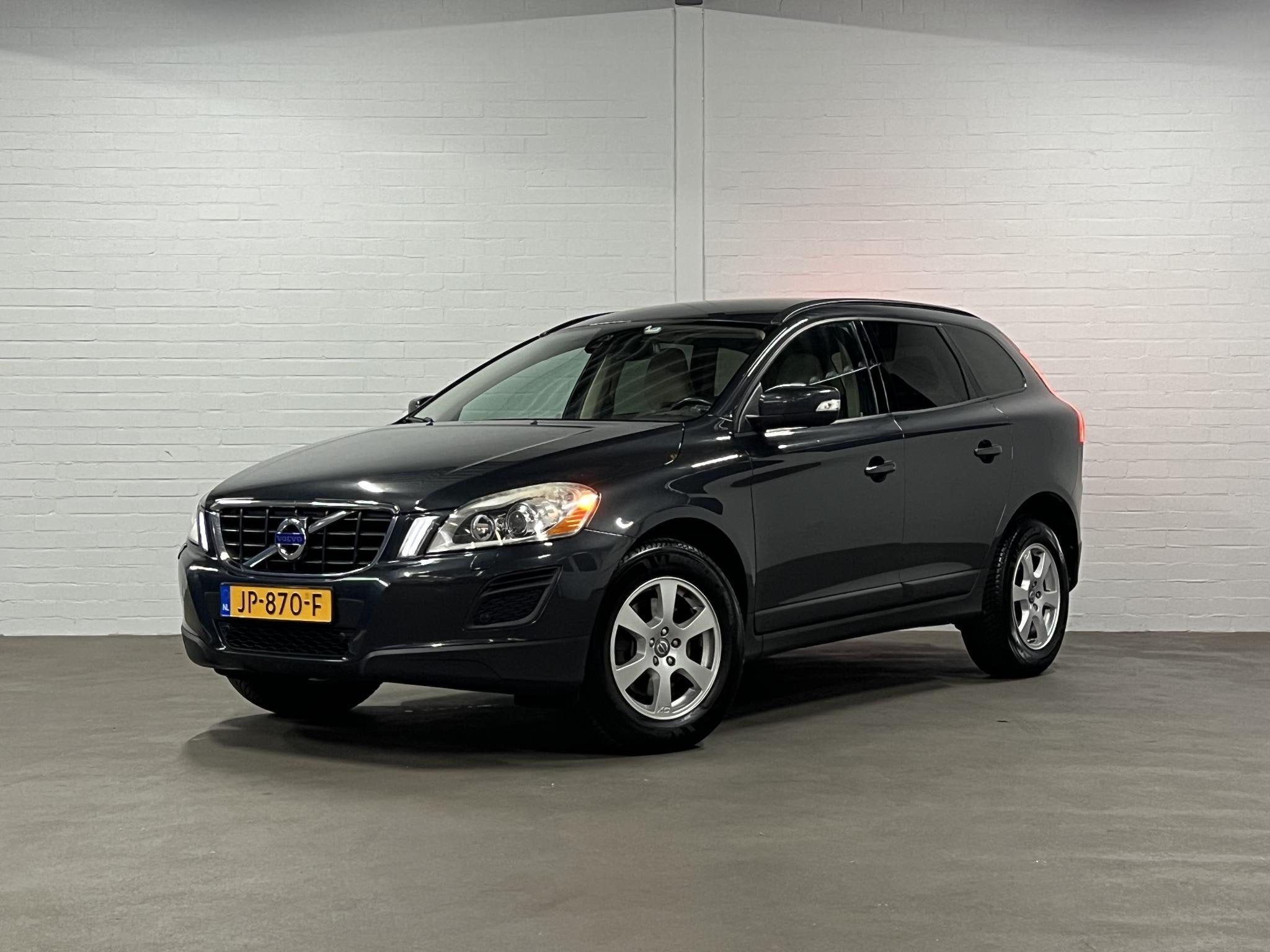 Volvo XC60 2.0 D3 Momentum *EXPORT * Trekhaak | Airco | Crui, Voorwielaandrijving, Euro 5, Gebruikt, 19 km/l