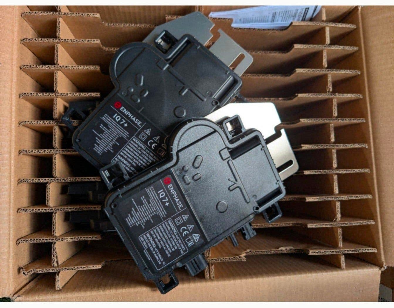 Nieuwe Enphase Iq7+ microomvormers in doos (18stuks), Ophalen, Nieuw