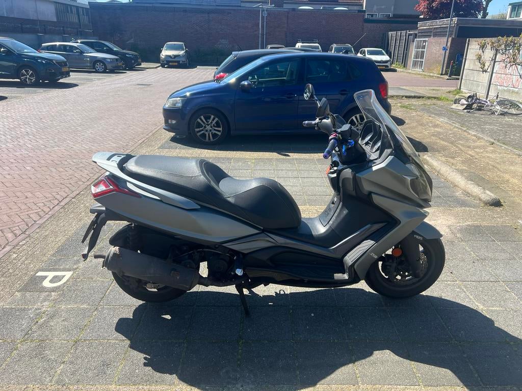 Kymco Downtown 350i motorscooter - Nieuwe achterband, Ophalen, Zo goed als nieuw
