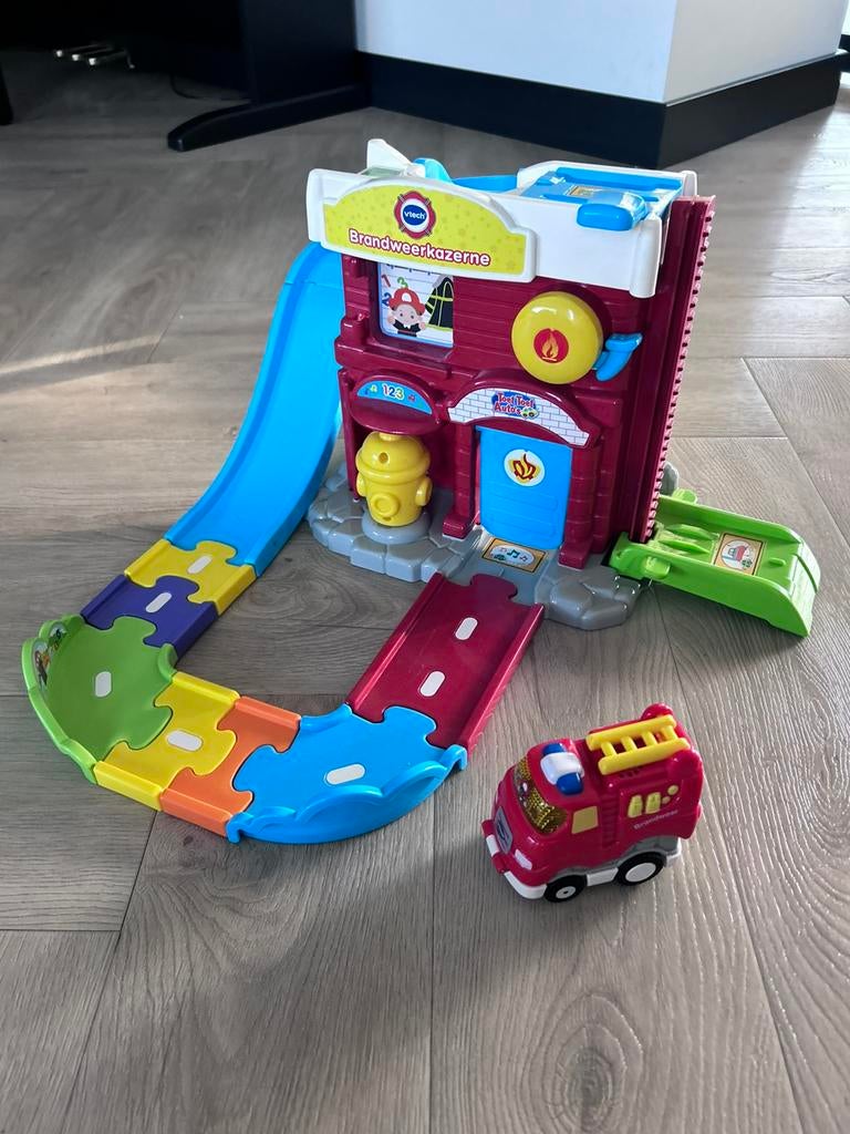 Vtech Toet toet Brandweerkazerne, Ophalen, Zo goed als nieuw, 2 tot 4 jaar