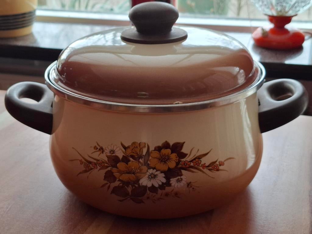 Vintage bloemen pan met deksel, Huis en Inrichting, Keuken | Potten en Pannen, Ophalen of Verzenden, Zo goed als nieuw, Kookpan of Snelkookpan
