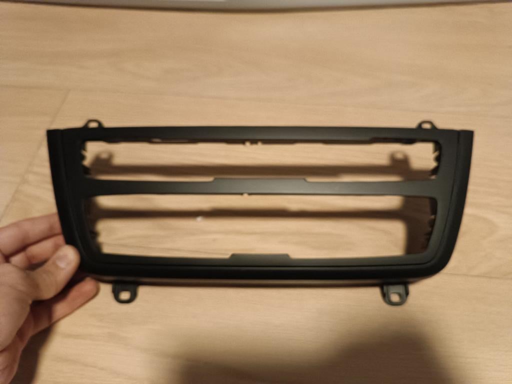 Radio Trim OEM Mat Zwart voor BMW F-serie (past op F-generat, Ophalen of Verzenden, Gebruikt, BMW