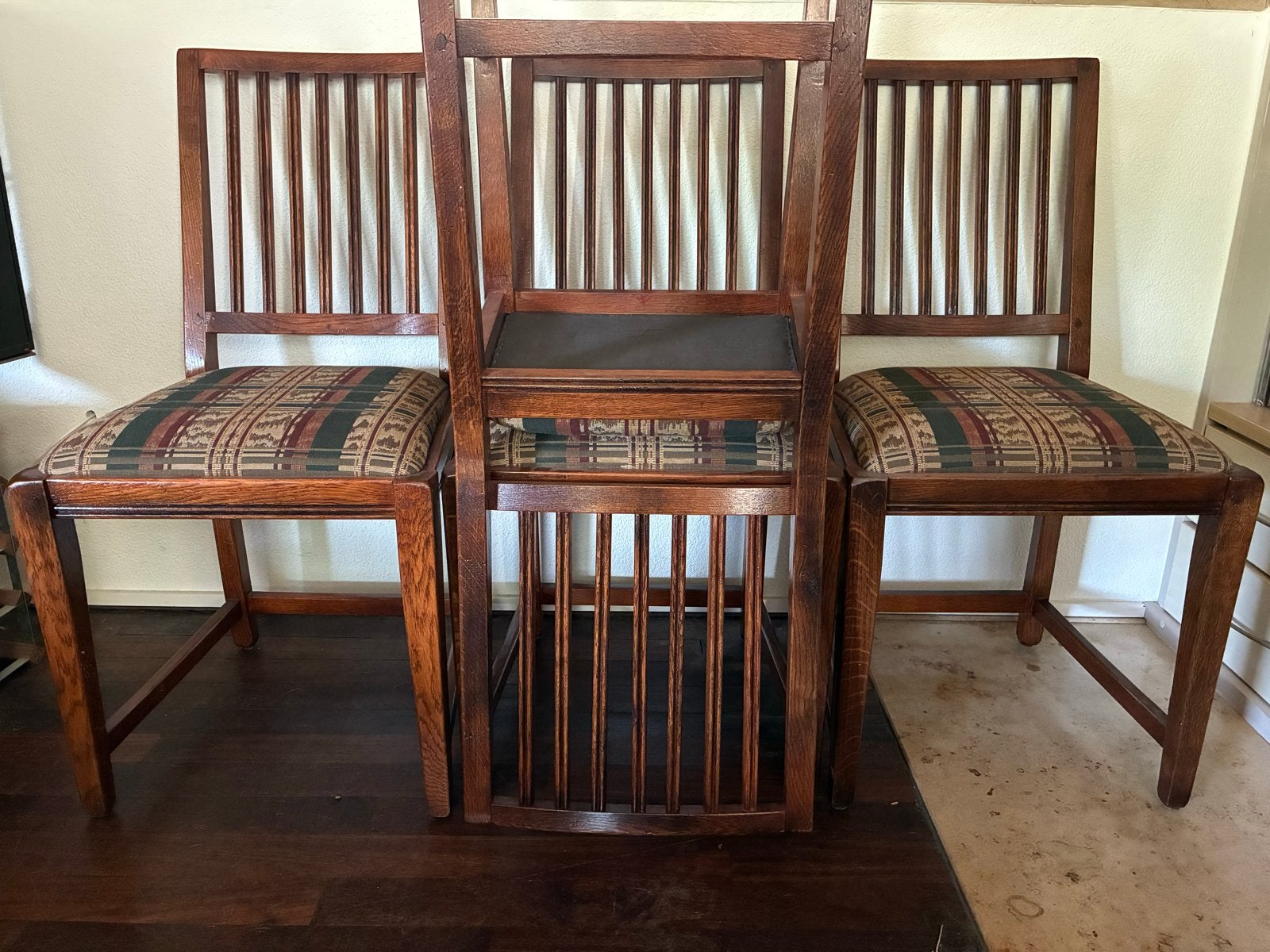 Set van 4 Engelse stijl eetkamerstoelen, nieuwstaat, Huis en Inrichting, Stoelen, Ophalen, Bruin, Zo goed als nieuw, Vier