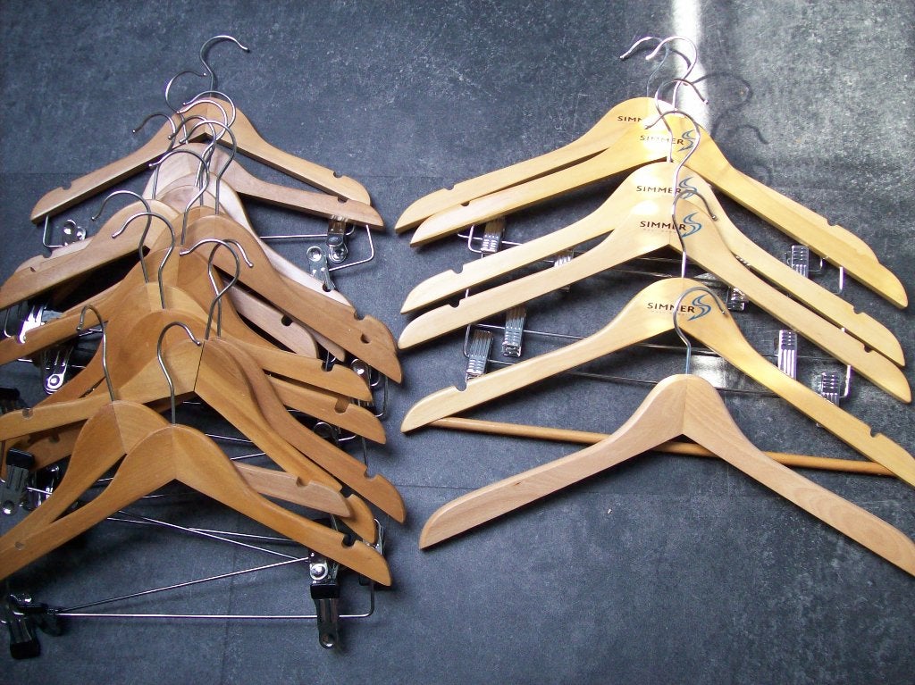 20 houten kleding hangers, Kleding | Dames, Kledinghangers, Ophalen of Verzenden, Zo goed als nieuw, Hout, Kinderen en Volwassenen