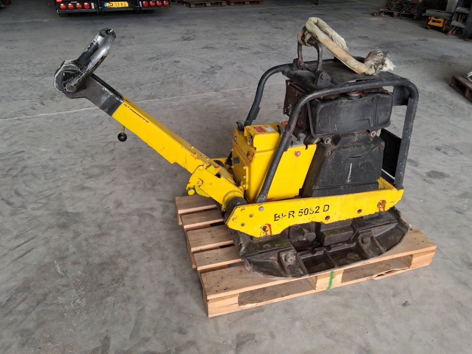 Bomag trilplaat, Ophalen