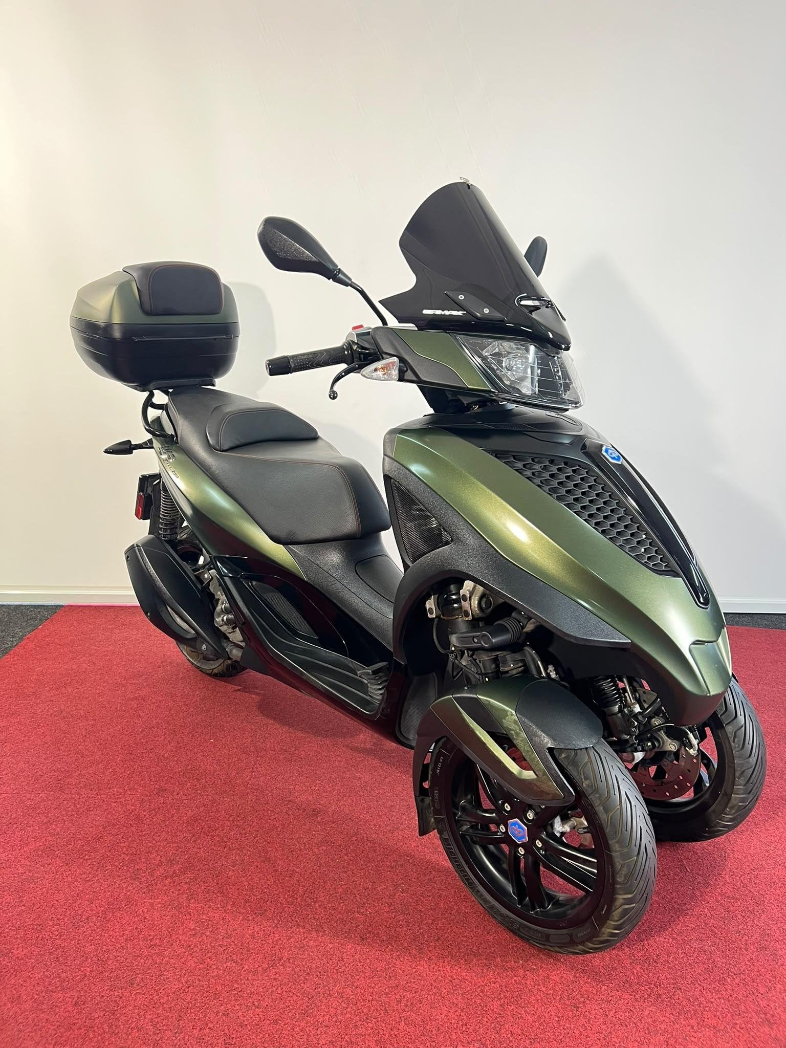 Piaggio 300 LT MP3 Yourban SPORT, Scooter, Piaggio Vespa B.V., Minervum 7272
4817 ZM  Breda, NL, Customer_service@piaggio.com