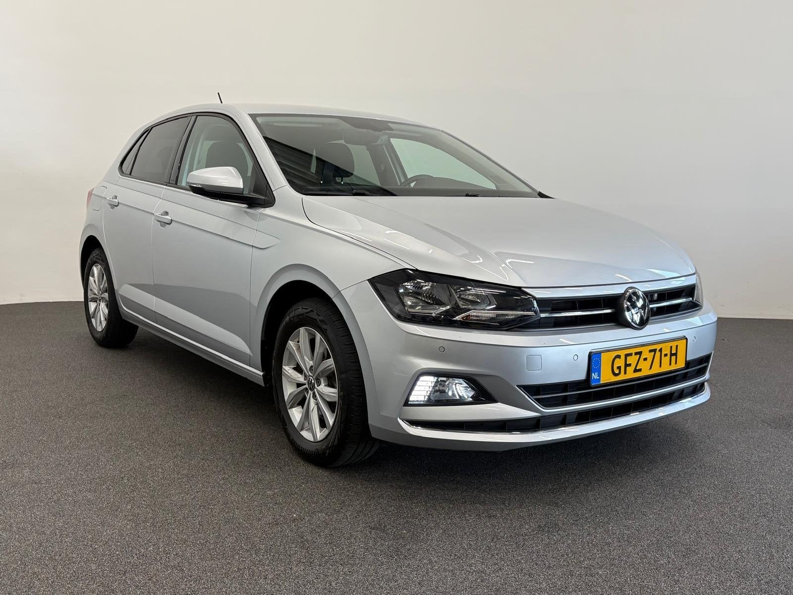 Volkswagen Polo 1.0 TSI 110pk DSG Highline Navigatie Apple C, Auto's, Stof, Gebruikt, Bedrijf, 600 kg