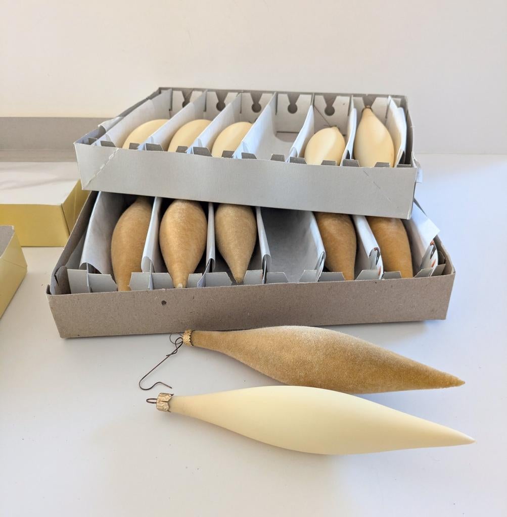 12 Mondgeblazen glas pegels - kerstballen okergeel/ crème, Ophalen of Verzenden