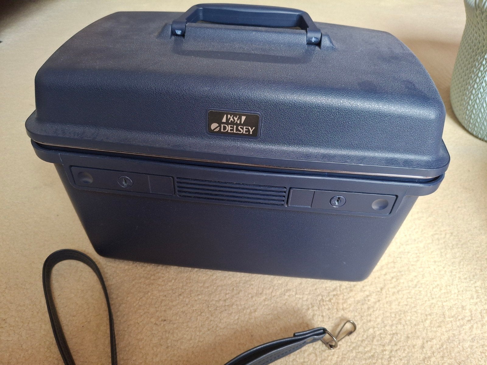 Delsey Beautycase - Donkerblauw (sleutel ontbreekt), Ophalen, Zo goed als nieuw, Blauw, Met spiegeltje(s)