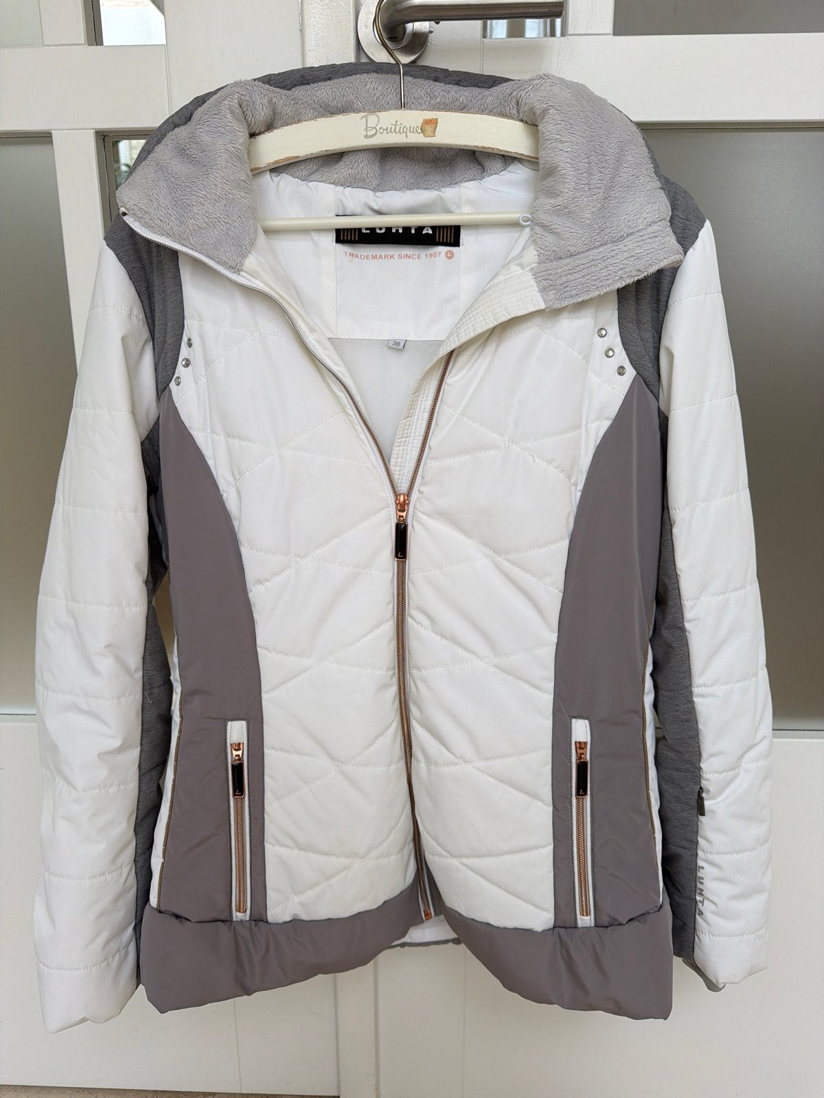Luhta winterjas- skijack maat 38 met afneembare capuchon, Kleding | Dames, Ophalen of Verzenden, Zo goed als nieuw, Maat 38/40 (M)
