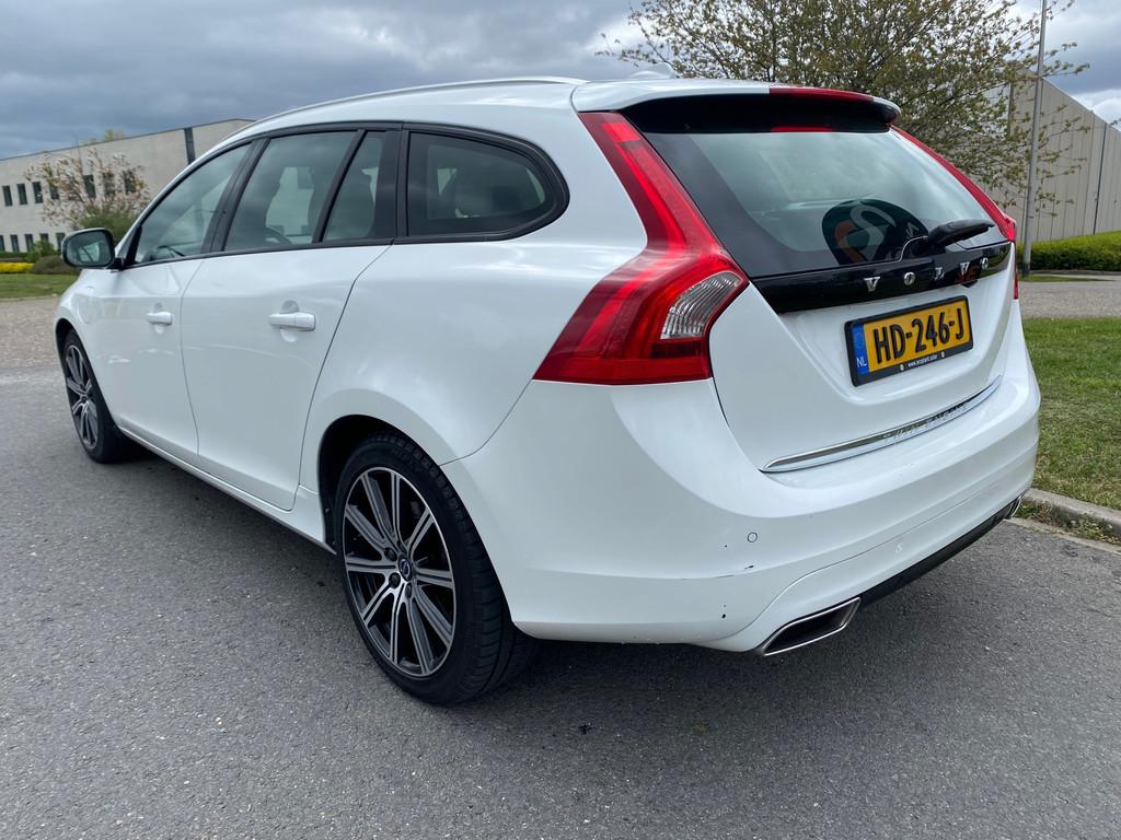 Volvo V60 | 2015 | 2.4 D5 Twin Engine Special Edition | Auto, Auto's, Volvo, Automaat, Euro 6, Vierwielaandrijving, 1880 kg