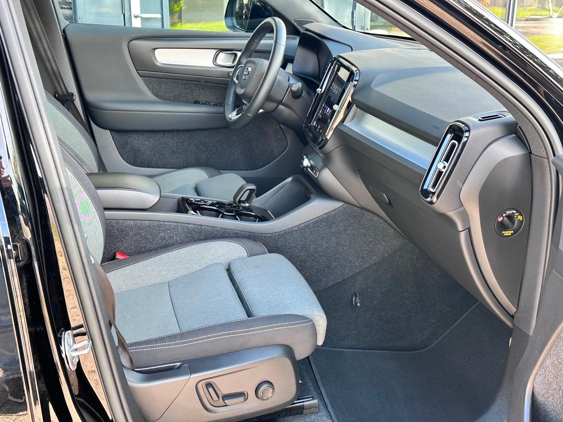 Volvo XC40 1.5 T4 210pk PHEV SOH 97% FACELIFT Black-edition, Dealer onderhouden, Stof, Zwart, Plug-in hybride
