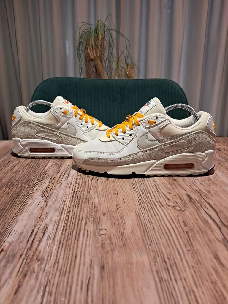 Nike Air Max 90 SE 'First Use - University Gold' Size 37,5, Wit, Nike, Ophalen of Verzenden, Sneakers of Gympen