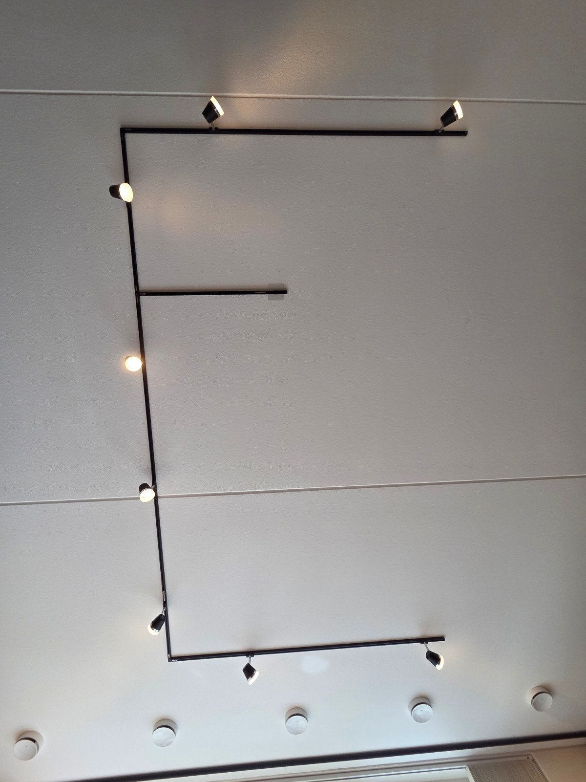 Zwarte lampenset op rails met 8 spots  GU10 Philips HUE dimb, Ophalen, Opbouwspot, Zo goed als nieuw, LED